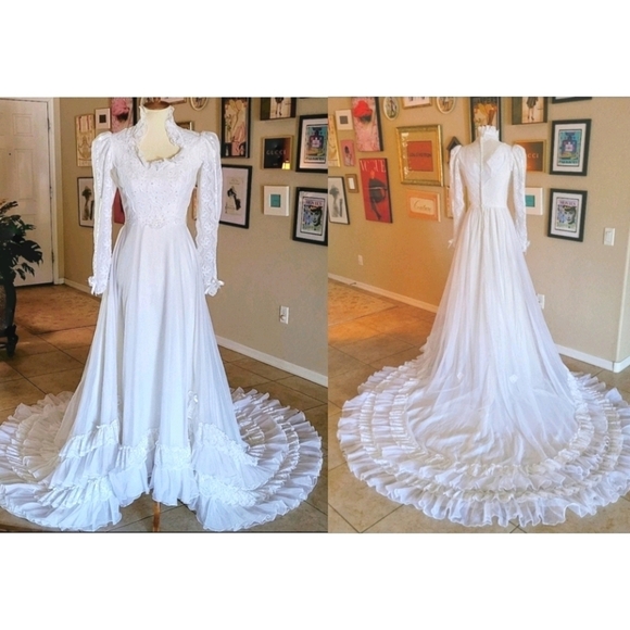 1970's Vintage Union Label White Lace Full Train Wedding‎ Dress - Picture 3 of 13